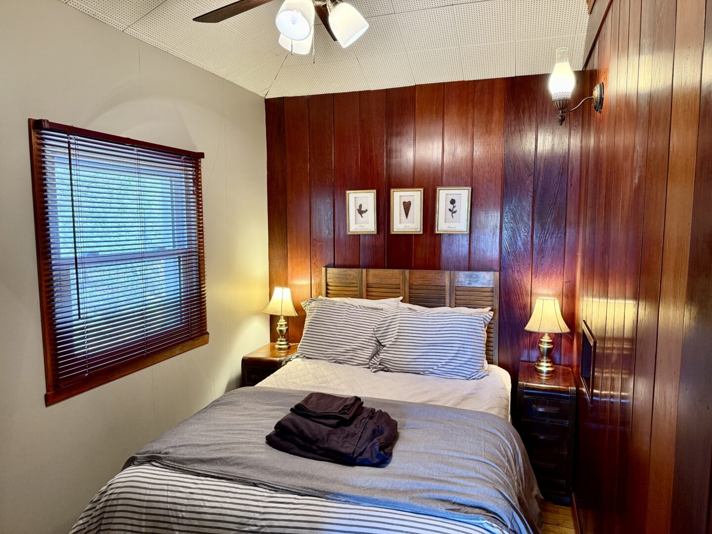 Bedroom (Double Bed)